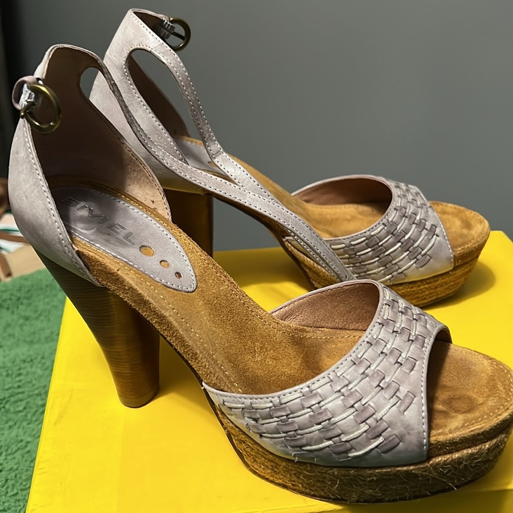 Bivel women’s Sandal/heel